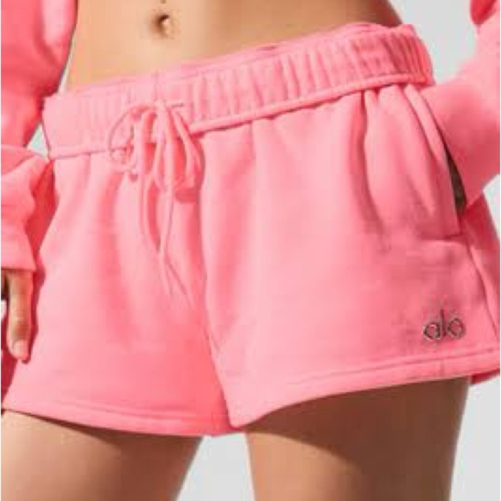 🩷NWT ALO Yoga Bubblegum Pink Accolade Shorts 🩷